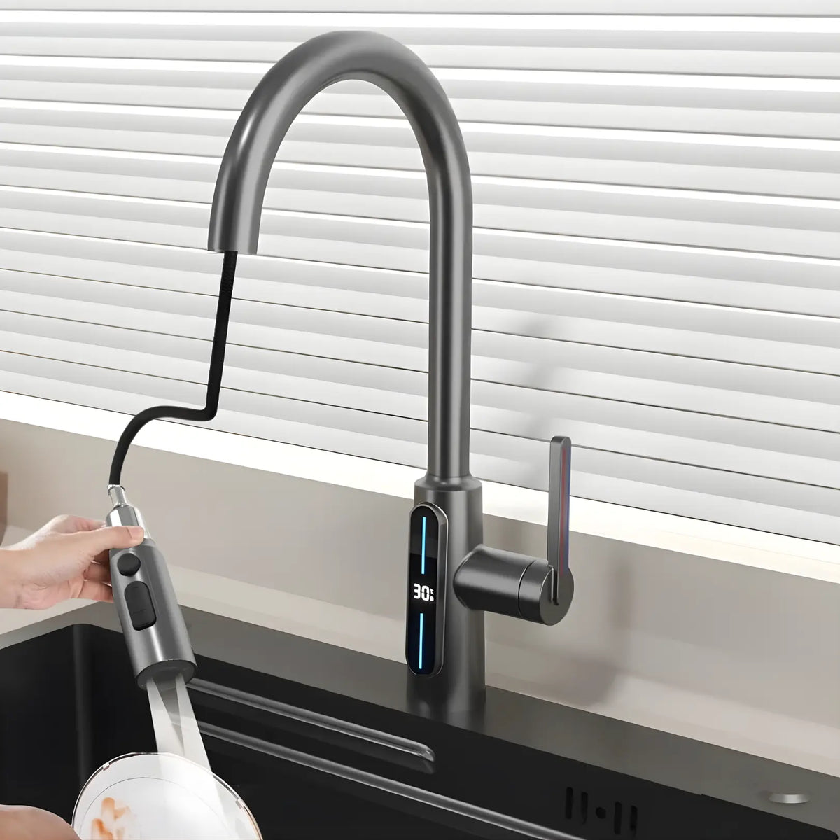 Kona Pull-Out Kitchen Faucet With Temperature Display